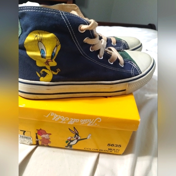 Warner Brothers Vintage Looney Tunes Sneakers - Picture 1 of 12